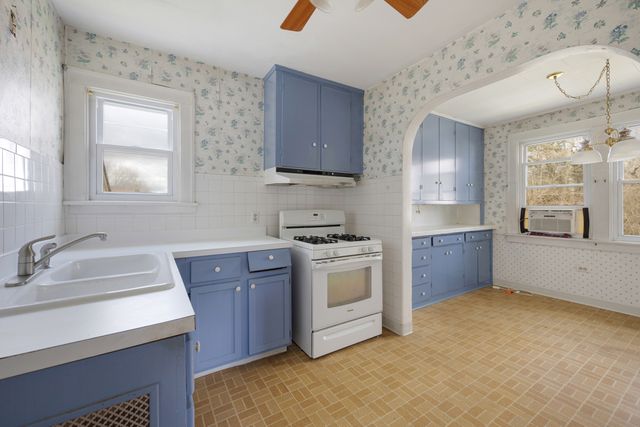 130 W Washington Street, Villa Park, IL 60181