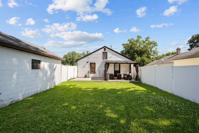 129 3rd Street, Carbon Cliff, IL 61239