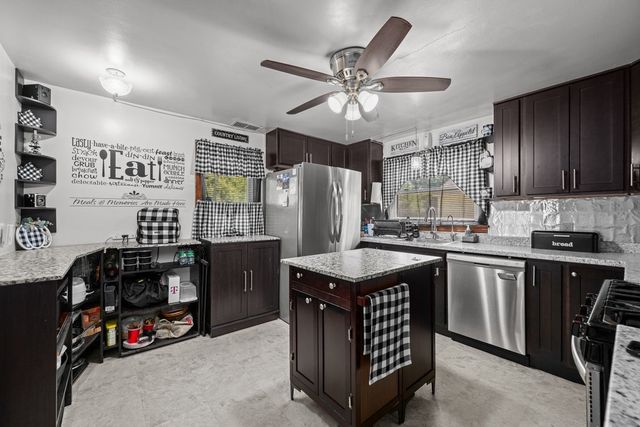 129 3rd Street, Carbon Cliff, IL 61239
