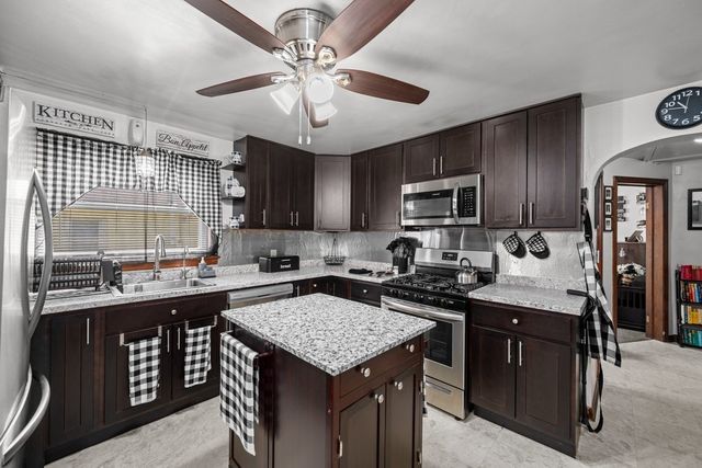 129 3rd Street, Carbon Cliff, IL 61239