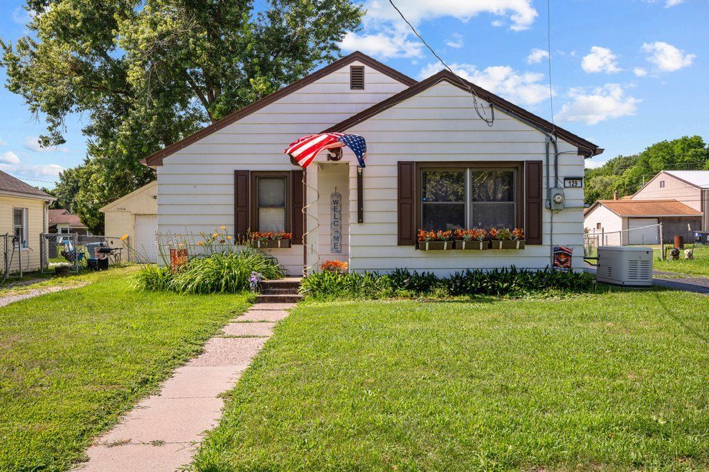 129 3rd Street, Carbon Cliff, IL 61239