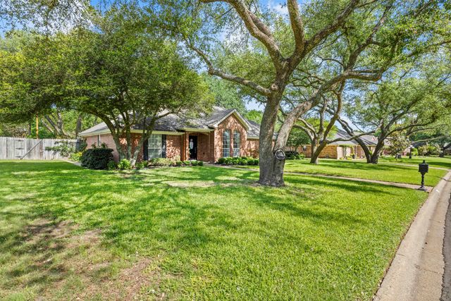 926 Canyon Drive, Cleburne, TX 76033