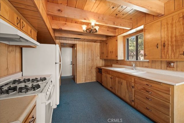 769 Lowe Drive, Big Bear Lake, CA 92315