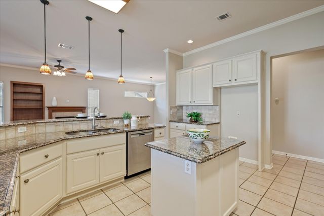 114 Whippoorwill WAY, Georgetown, TX 78633