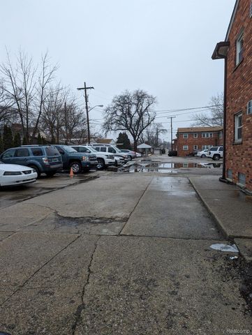 26897 Parkington Street 9A, Roseville, MI 48066