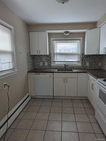 26897 Parkington Street 9A, Roseville, MI 48066