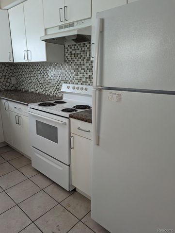 26897 Parkington Street 9A, Roseville, MI 48066