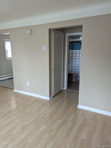 26897 Parkington Street 9A, Roseville, MI 48066