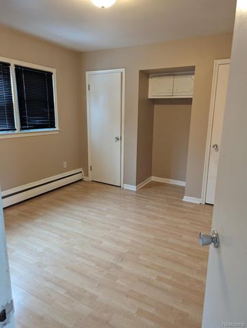 26897 Parkington Street 9A, Roseville, MI 48066