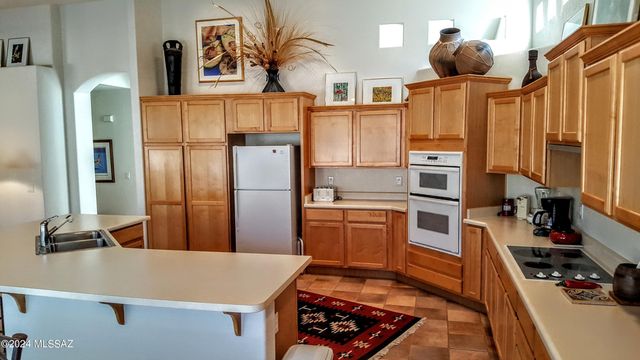 38448 S Lake Crest Drive, Tucson, AZ 85739