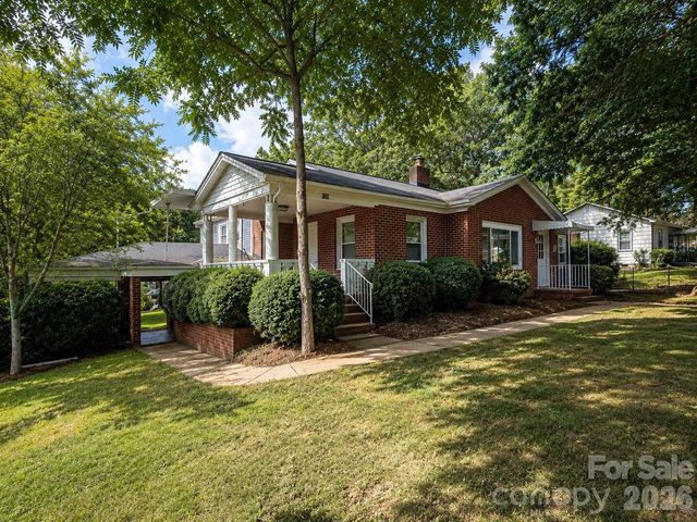330 W 27th Street, Newton, NC 28625