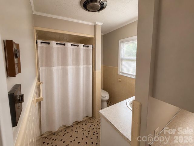 330 W 27th Street, Newton, NC 28625