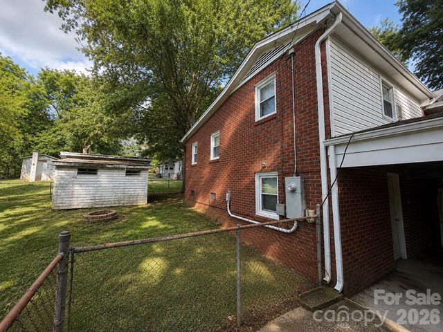 330 W 27th Street, Newton, NC 28625