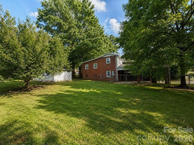 330 W 27th Street, Newton, NC 28625