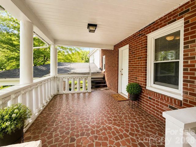 330 W 27th Street, Newton, NC 28625