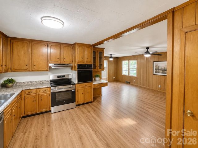 330 W 27th Street, Newton, NC 28625