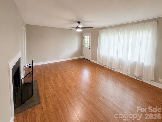 330 W 27th Street, Newton, NC 28625