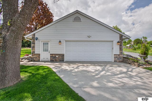 5732 S 185th Street, Omaha, NE 68135