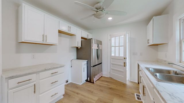 424 Laura Ave, Winchester, TN 37398