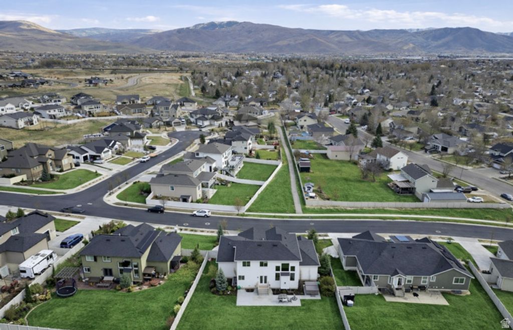 Image 11 of property listing at 1355 E ROLLING HILLS DR, Heber City, UT 84032