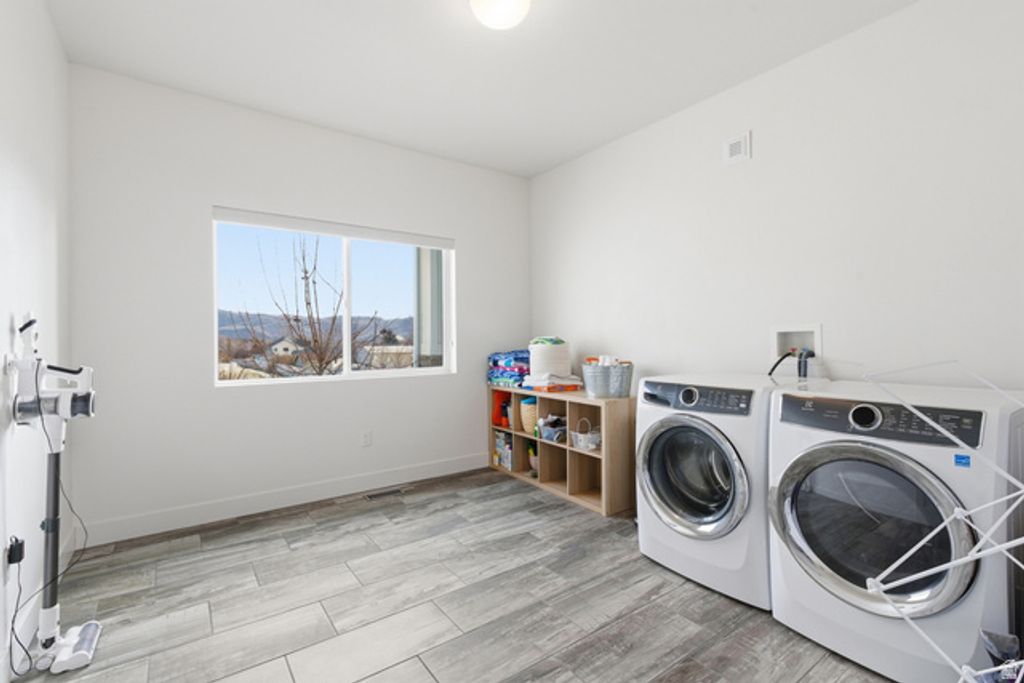 Image 22 of property listing at 1355 E ROLLING HILLS DR, Heber City, UT 84032