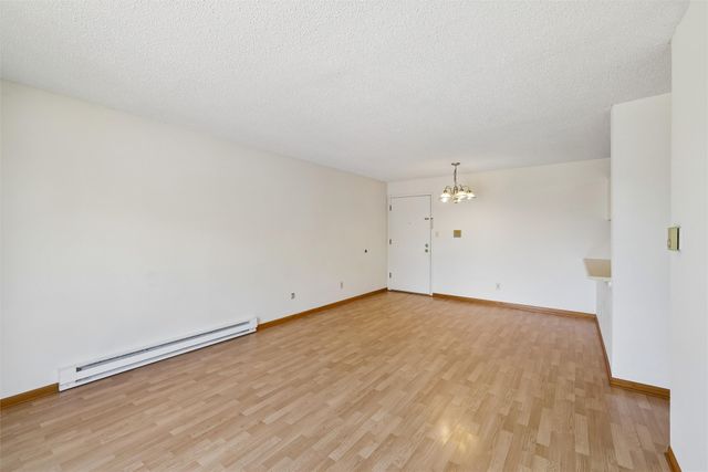 1831 Fuller Road 13, West Des Moines, IA 50265