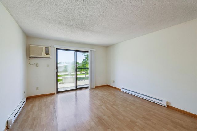 1831 Fuller Road 13, West Des Moines, IA 50265