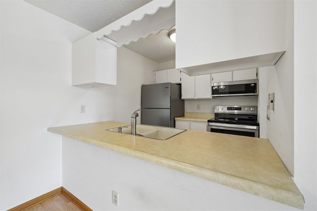 1831 Fuller Road 13, West Des Moines, IA 50265