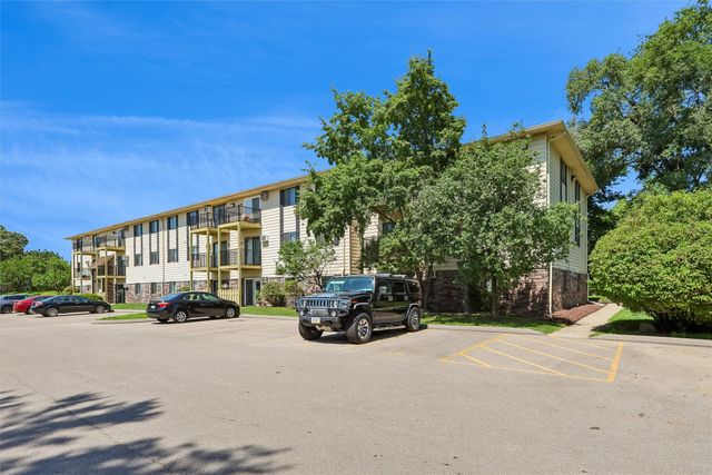 1831 Fuller Road 13, West Des Moines, IA 50265