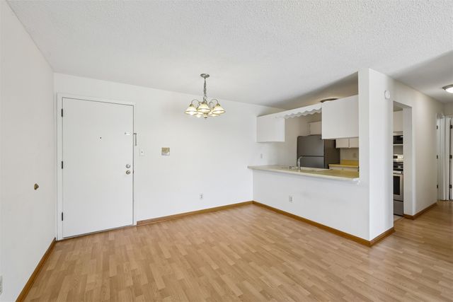 1831 Fuller Road 13, West Des Moines, IA 50265