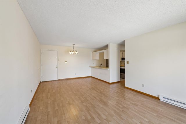 1831 Fuller Road 13, West Des Moines, IA 50265