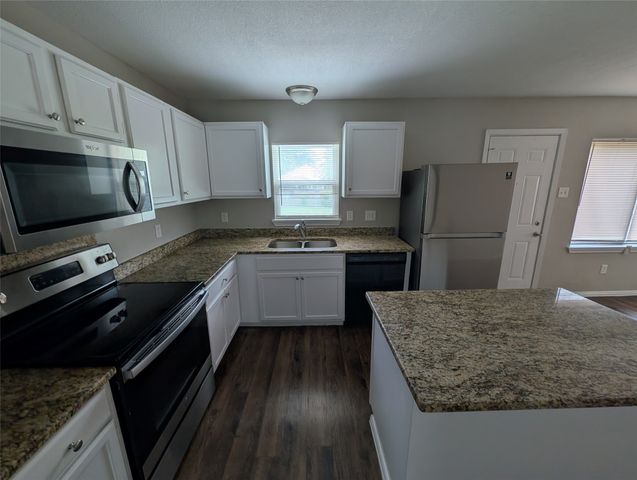 4804 Trail Lake Drive, Fort Worth, TX 76133