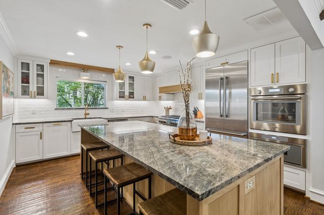 6879 Mossvine Circle, Dallas, TX 75254