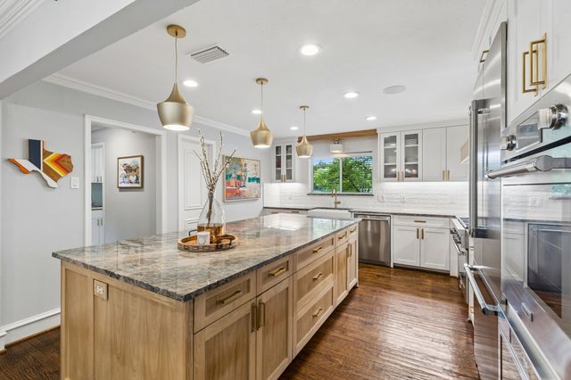 6879 Mossvine Circle, Dallas, TX 75254