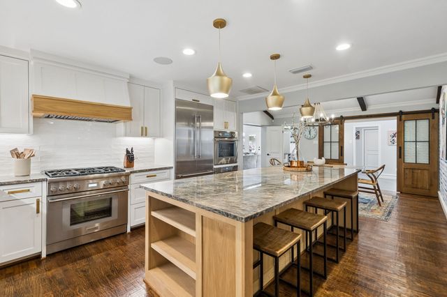 6879 Mossvine Circle, Dallas, TX 75254