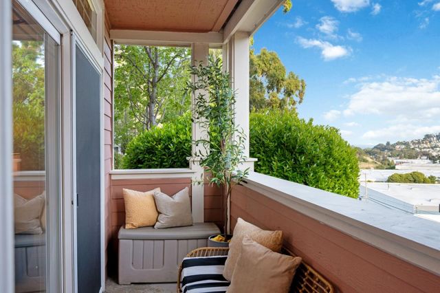 212 Crescent Court, Brisbane, CA 94005