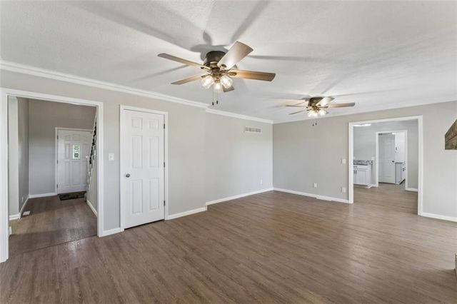 18611 E Salisbury Road, Independence, MO 64056