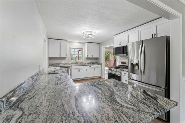 18611 E Salisbury Road, Independence, MO 64056
