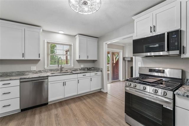 18611 E Salisbury Road, Independence, MO 64056