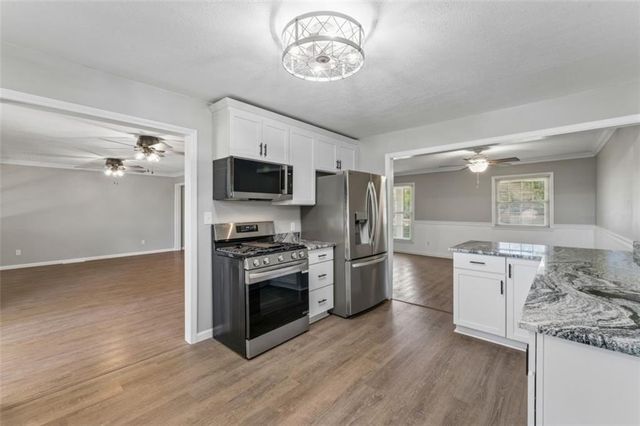 18611 E Salisbury Road, Independence, MO 64056