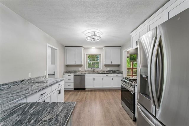 18611 E Salisbury Road, Independence, MO 64056