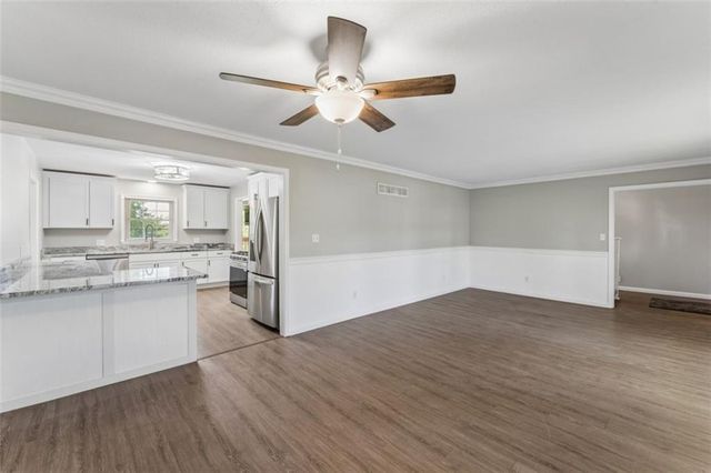 18611 E Salisbury Road, Independence, MO 64056
