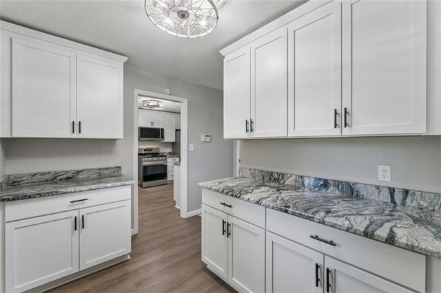 18611 E Salisbury Road, Independence, MO 64056