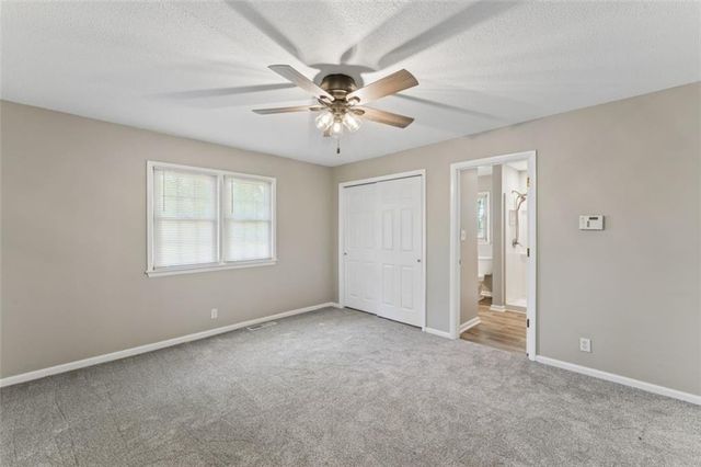 18611 E Salisbury Road, Independence, MO 64056