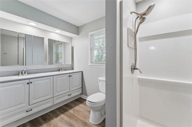 18611 E Salisbury Road, Independence, MO 64056
