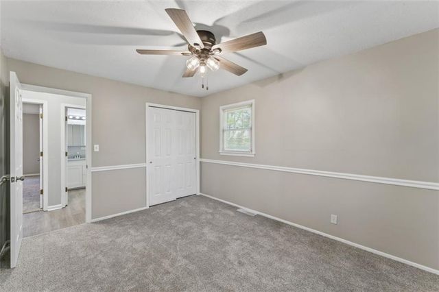 18611 E Salisbury Road, Independence, MO 64056