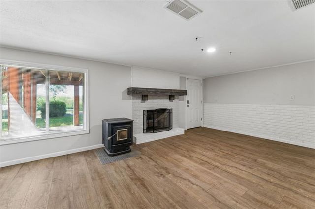 18611 E Salisbury Road, Independence, MO 64056