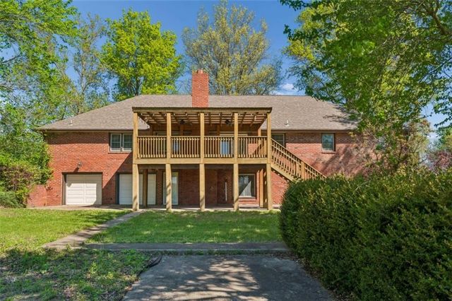 18611 E Salisbury Road, Independence, MO 64056
