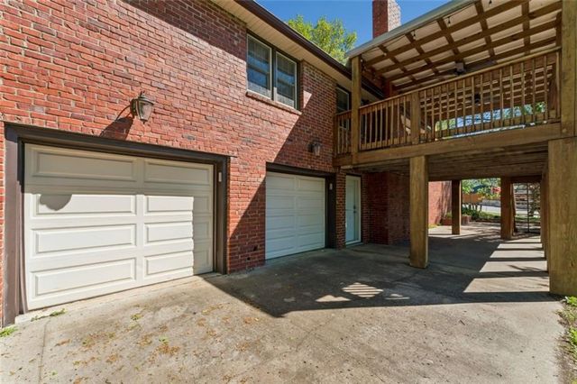 18611 E Salisbury Road, Independence, MO 64056