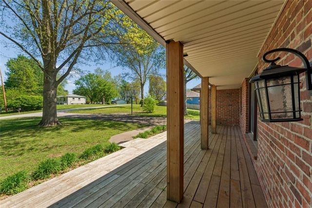 18611 E Salisbury Road, Independence, MO 64056